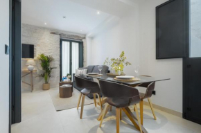 Luxurious Duplex 1Bd 1Bth over Casa Pilatos